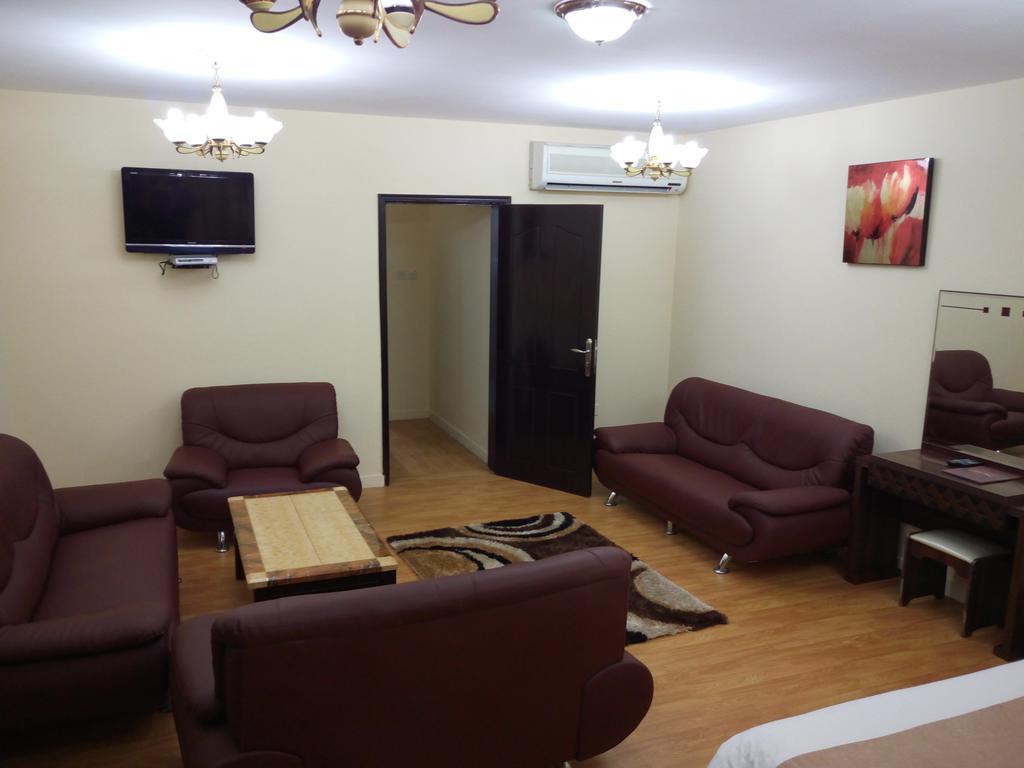 Tiger Home Hotel Apartments Muskat Eksteriør bilde