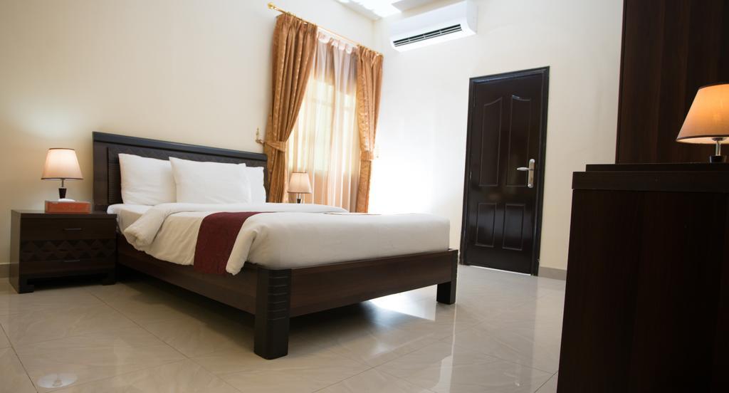 Tiger Home Hotel Apartments Muskat Eksteriør bilde