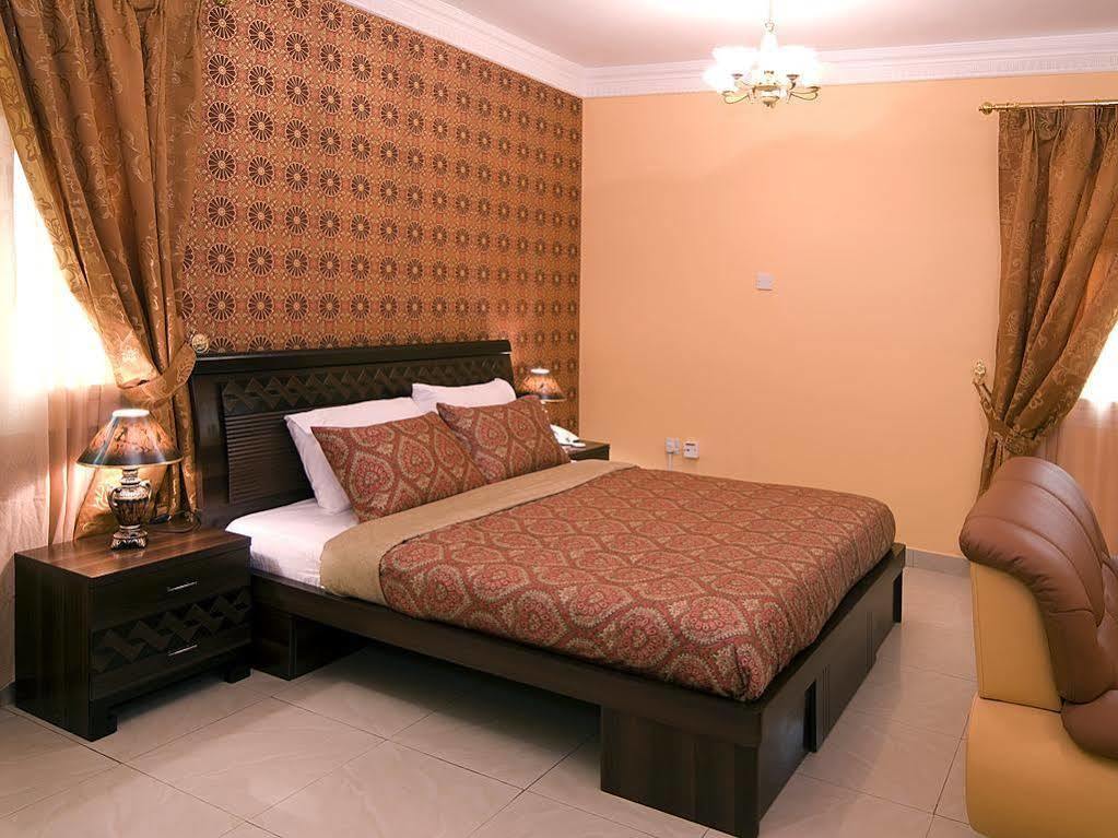 Tiger Home Hotel Apartments Muskat Eksteriør bilde