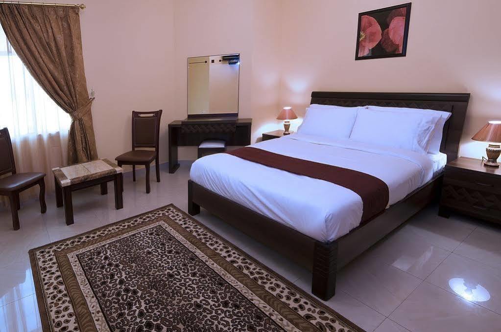 Tiger Home Hotel Apartments Muskat Eksteriør bilde