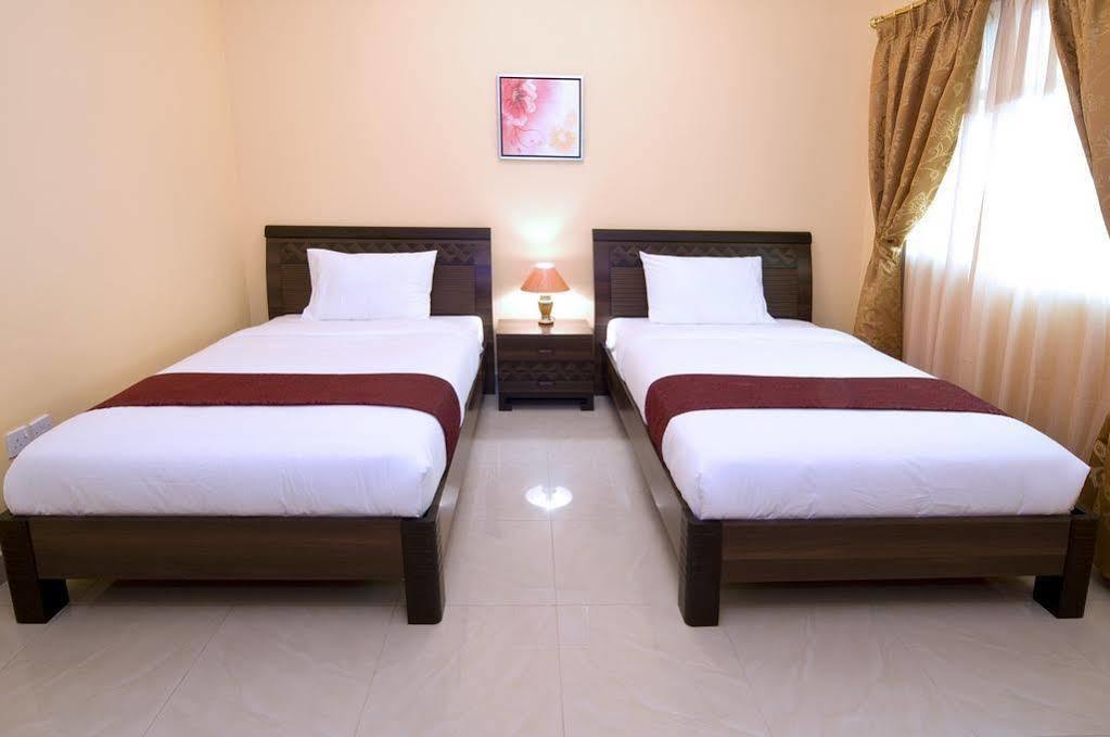 Tiger Home Hotel Apartments Muskat Eksteriør bilde