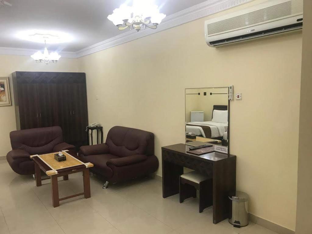Tiger Home Hotel Apartments Muskat Eksteriør bilde