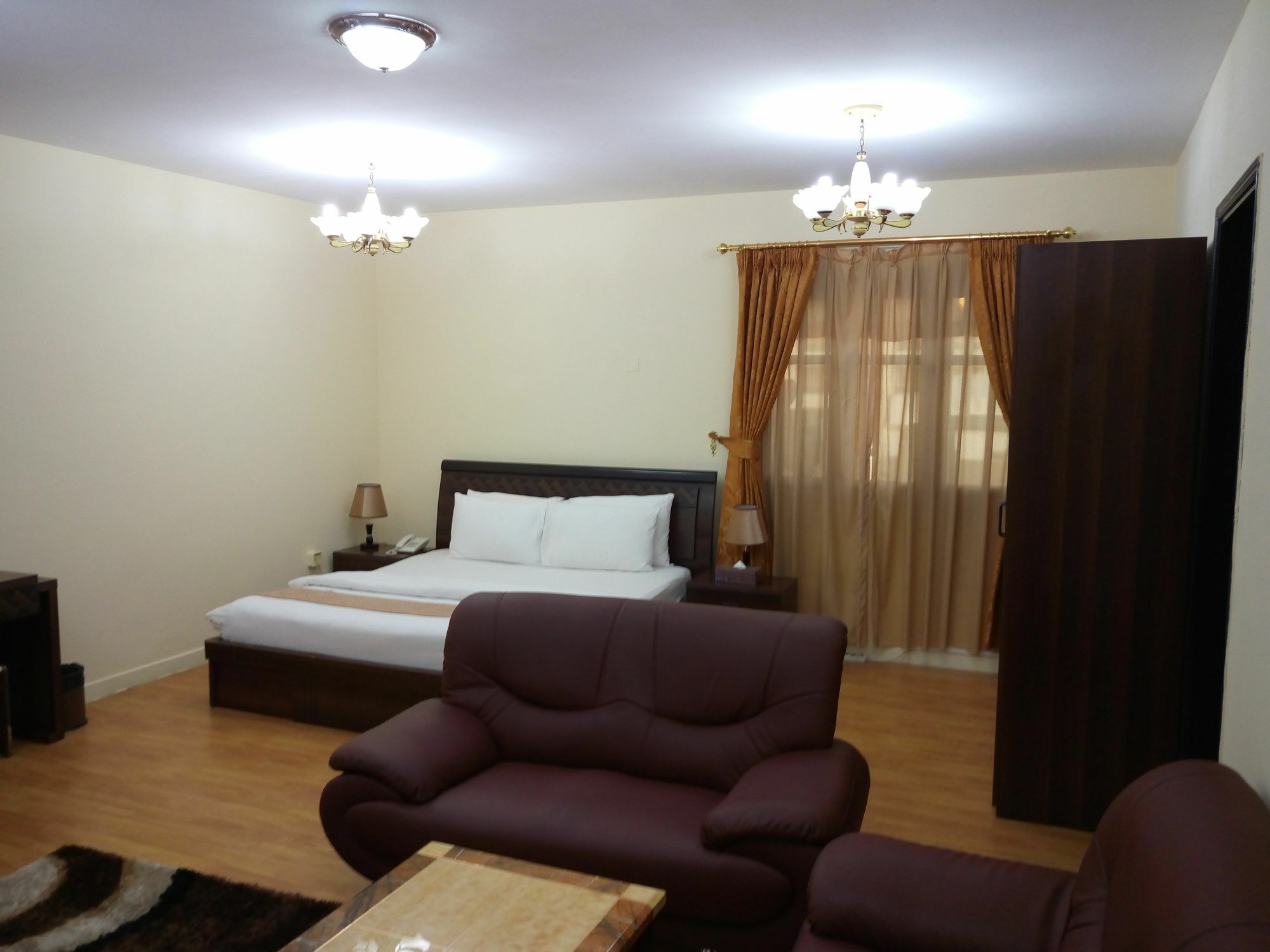 Tiger Home Hotel Apartments Muskat Eksteriør bilde